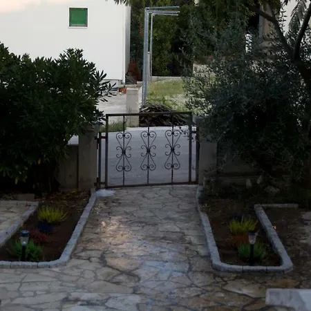 Ariel Apartment *